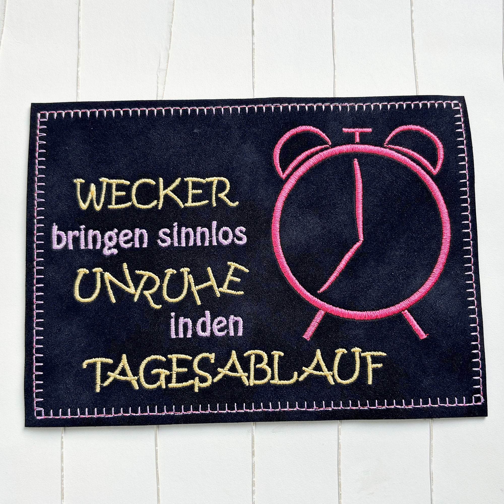 4x Stickdatei Wecker mit Spruch (deutsch) - Sewando