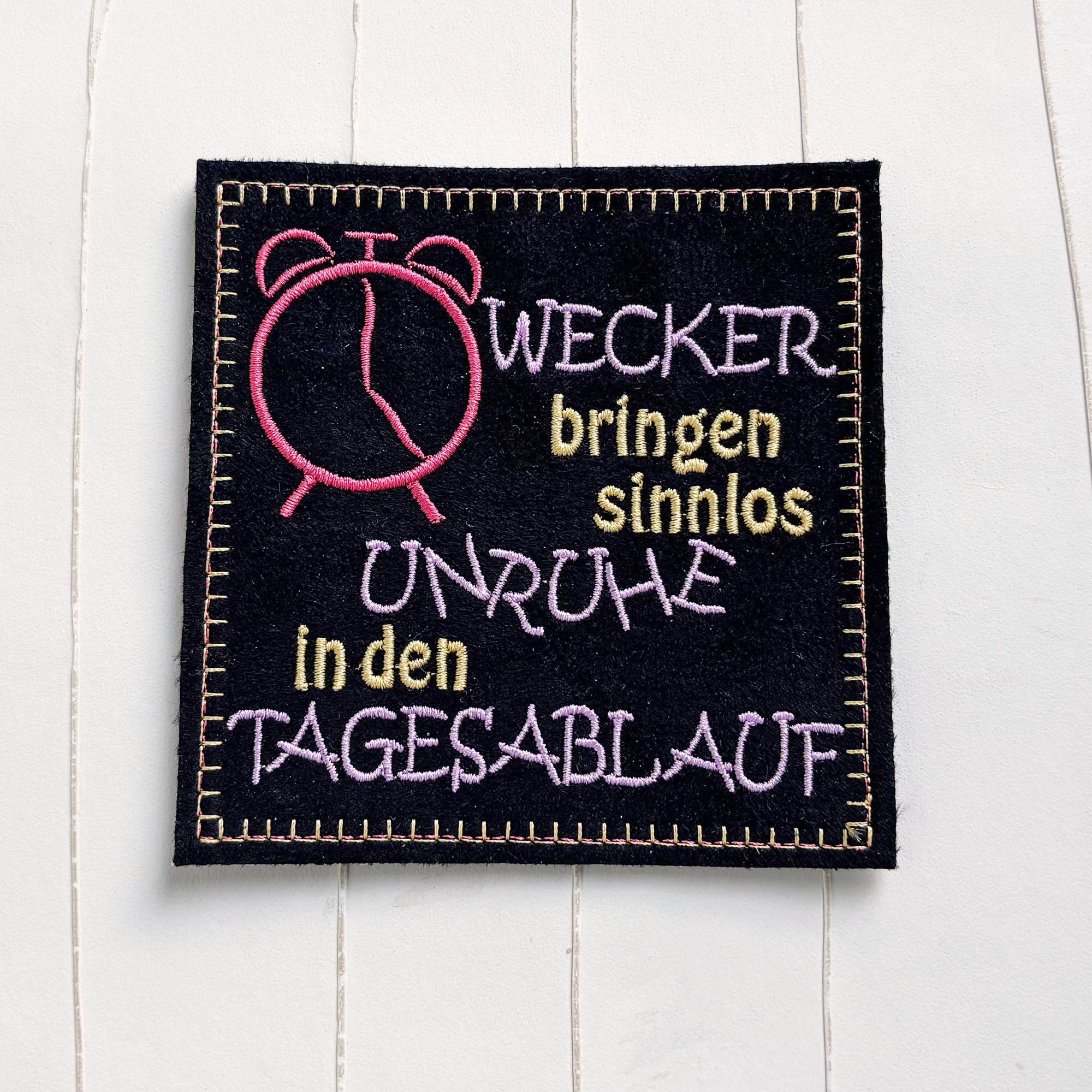 4x Stickdatei Wecker mit Spruch (deutsch) - Sewando