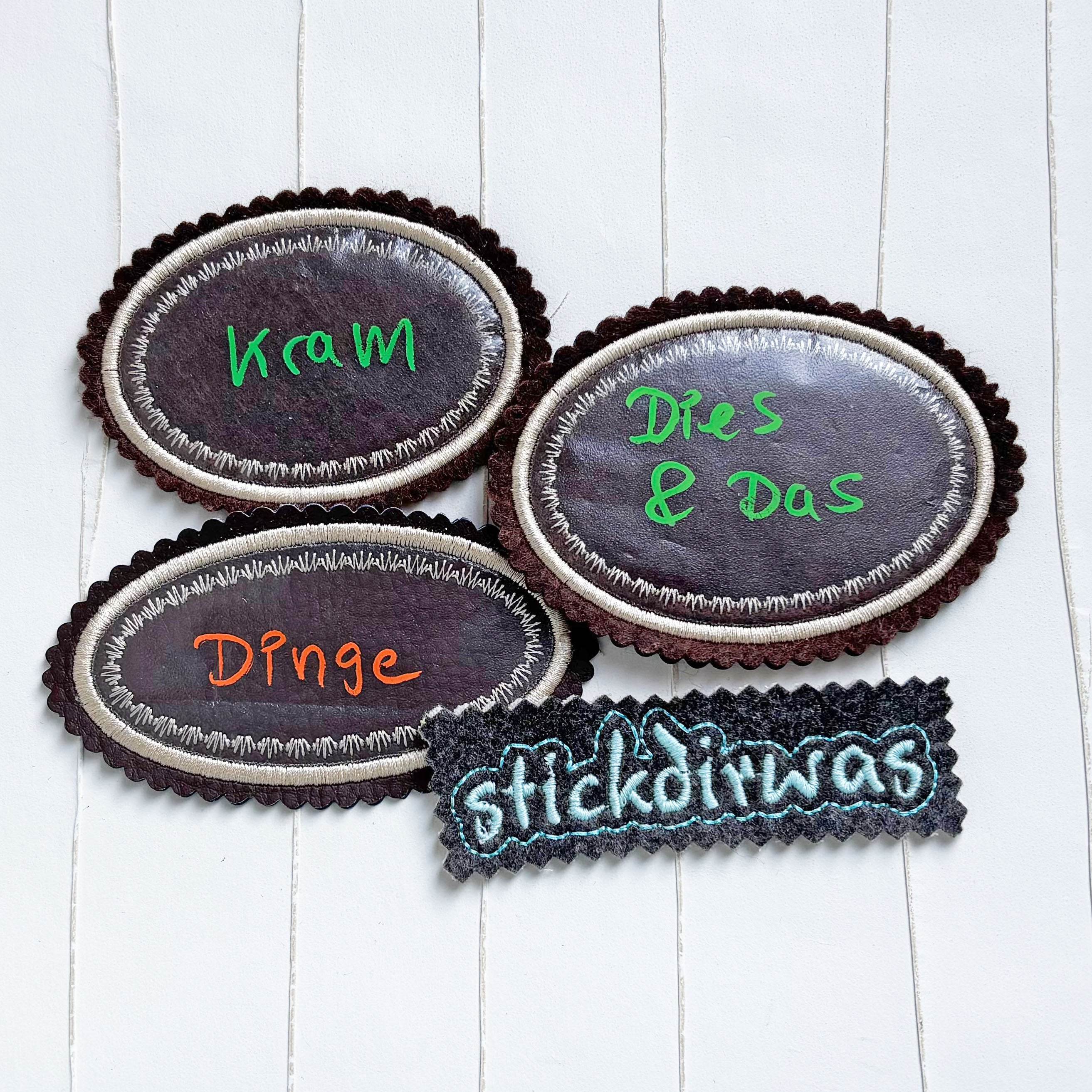 12x Stickdatei beschreibbare Aufkleber Krönchen - Sewando
