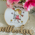 Stickdatei Schaukelmädchen mit Katze Set 984 - Sewando