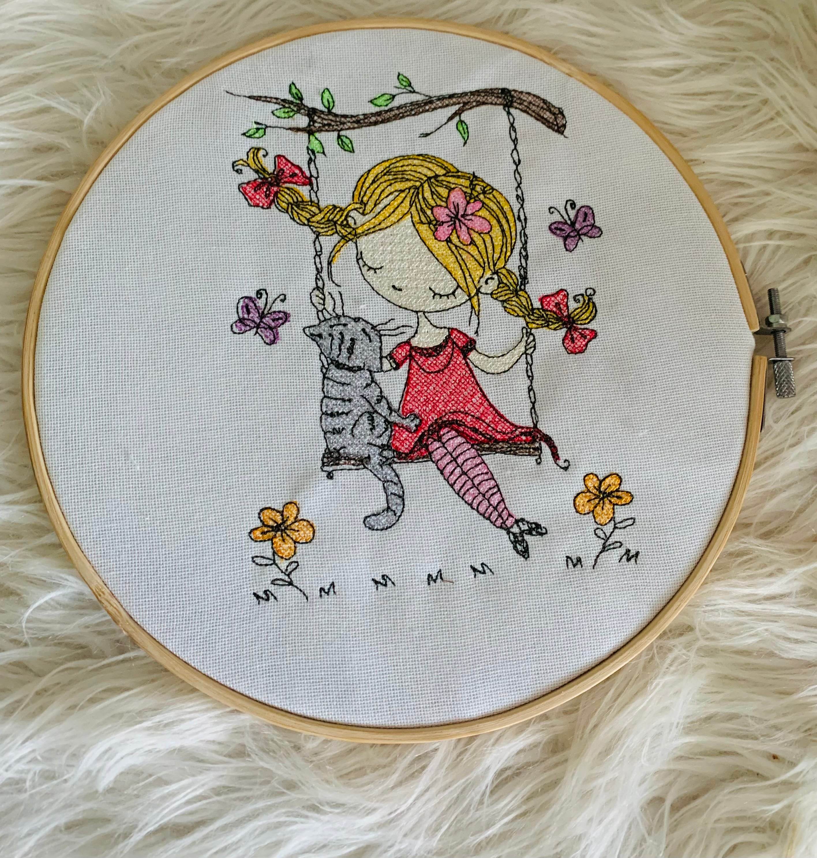 Stickdatei Schaukelmädchen mit Katze Set 984 - Sewando