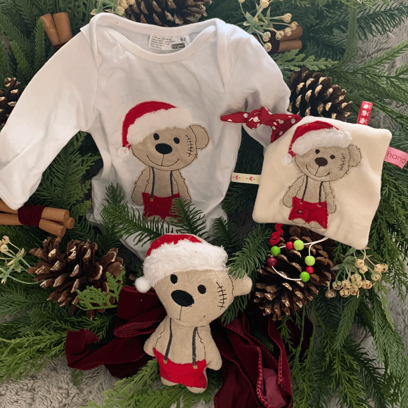 Stickdatei Weihnachten Teddy Set 752 Geschenkset - Sewando