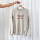 Weihnachtliche Plotterdatei Coming Home for Christmas – Truck mit Wollknäueln und Stricknadeln im Line Art Stil. Perfekt für Christmas Sweater & DIY-Projekte für Strickfans.“