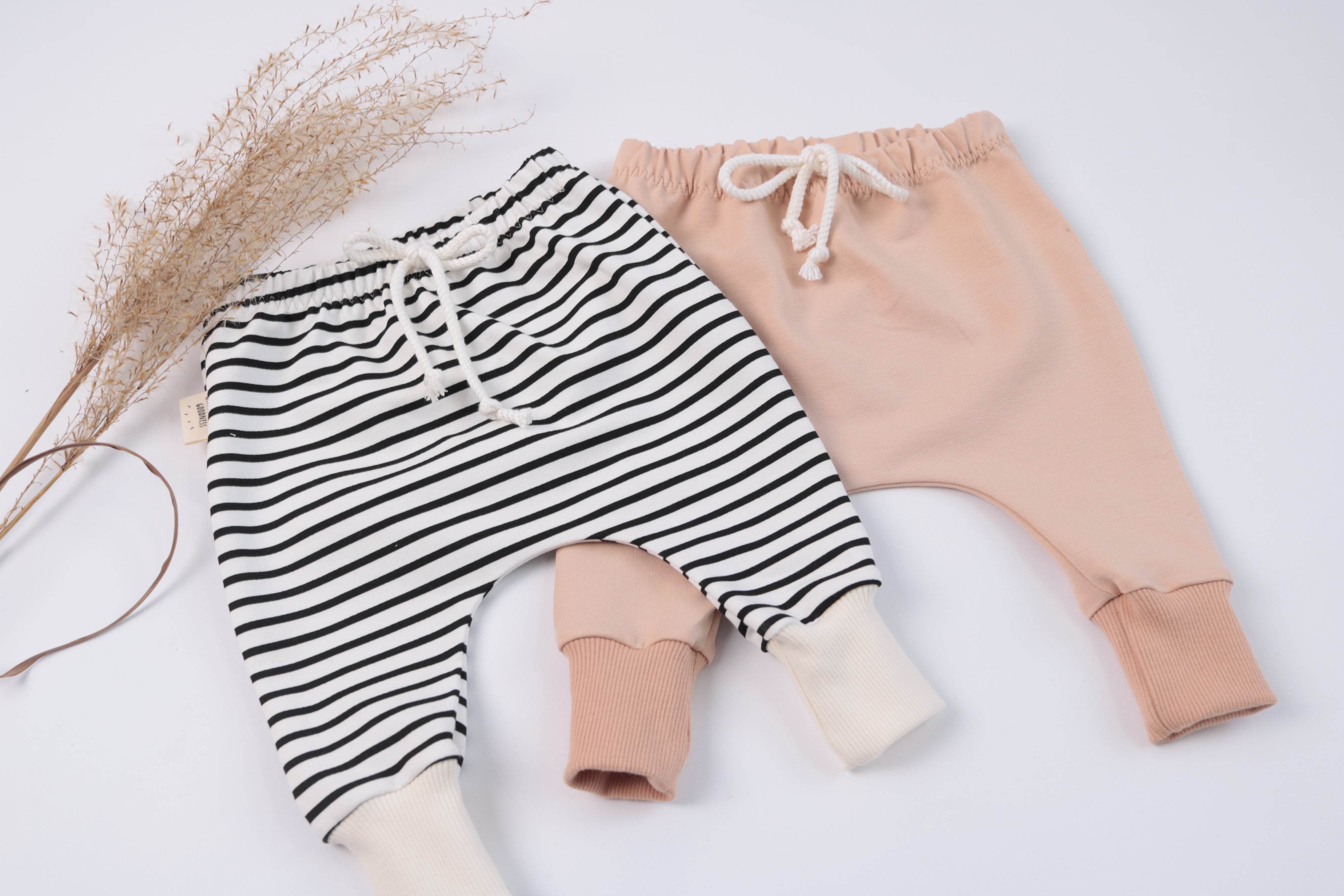 Comfy-Pants Schnittmuster für lässige Babyhose aus Sweat/ Jersey Gr. 44-104 : - Sewando