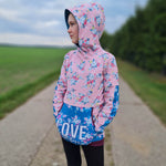 Schnittmuster Main HooDily - Kinderpullover mit Biesen, Bauchtaschenoption & Kapuze/Kragen - 80-164 - Sewando