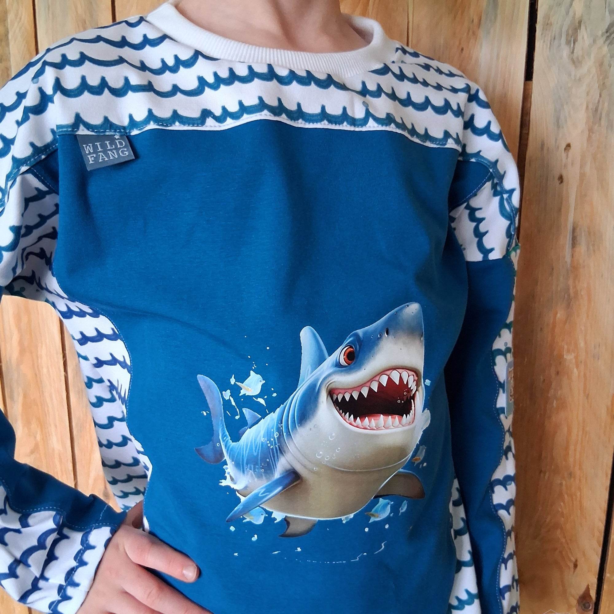 Schnittmuster Main ChillShirt - Langarm/Kurzarm Shirt mit überschnittenen Ärmeln & Teilungen - 80-164 - Sewando