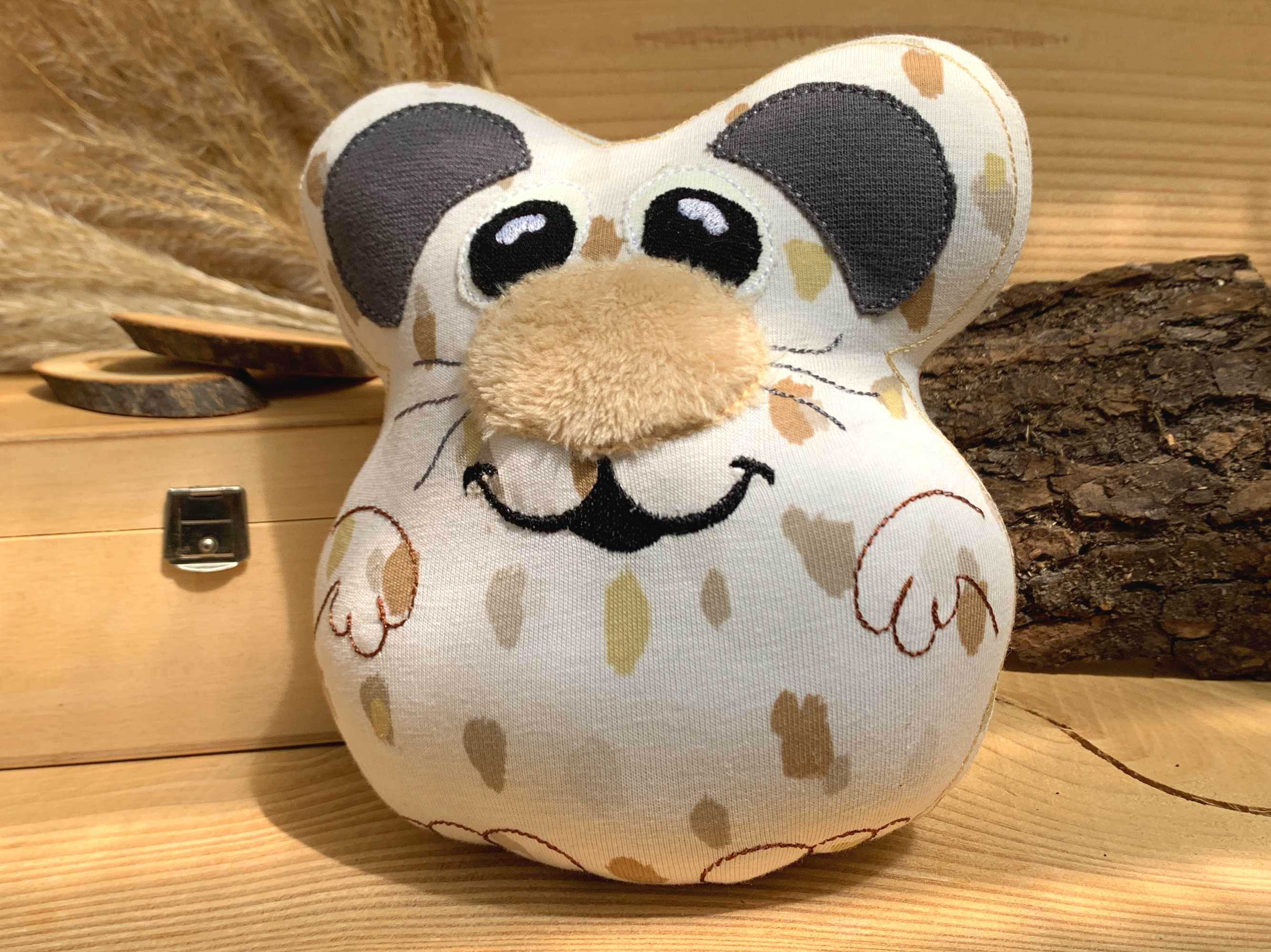 Stickdatei Maus ITH 16x18, In The Hoop Kuscheltier mit Applikationen - Sewando