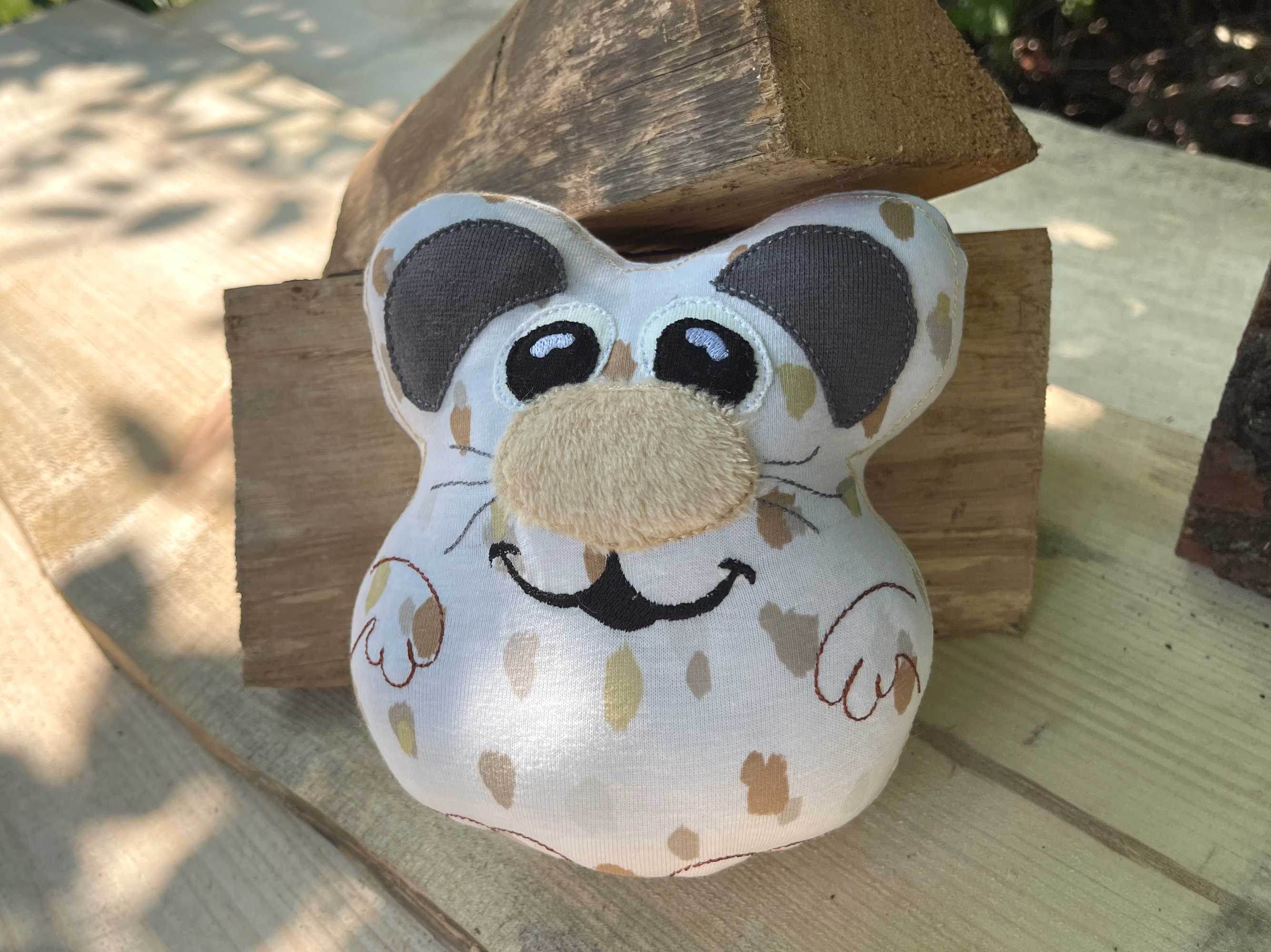 Stickdatei Maus ITH 16x18, In The Hoop Kuscheltier mit Applikationen - Sewando