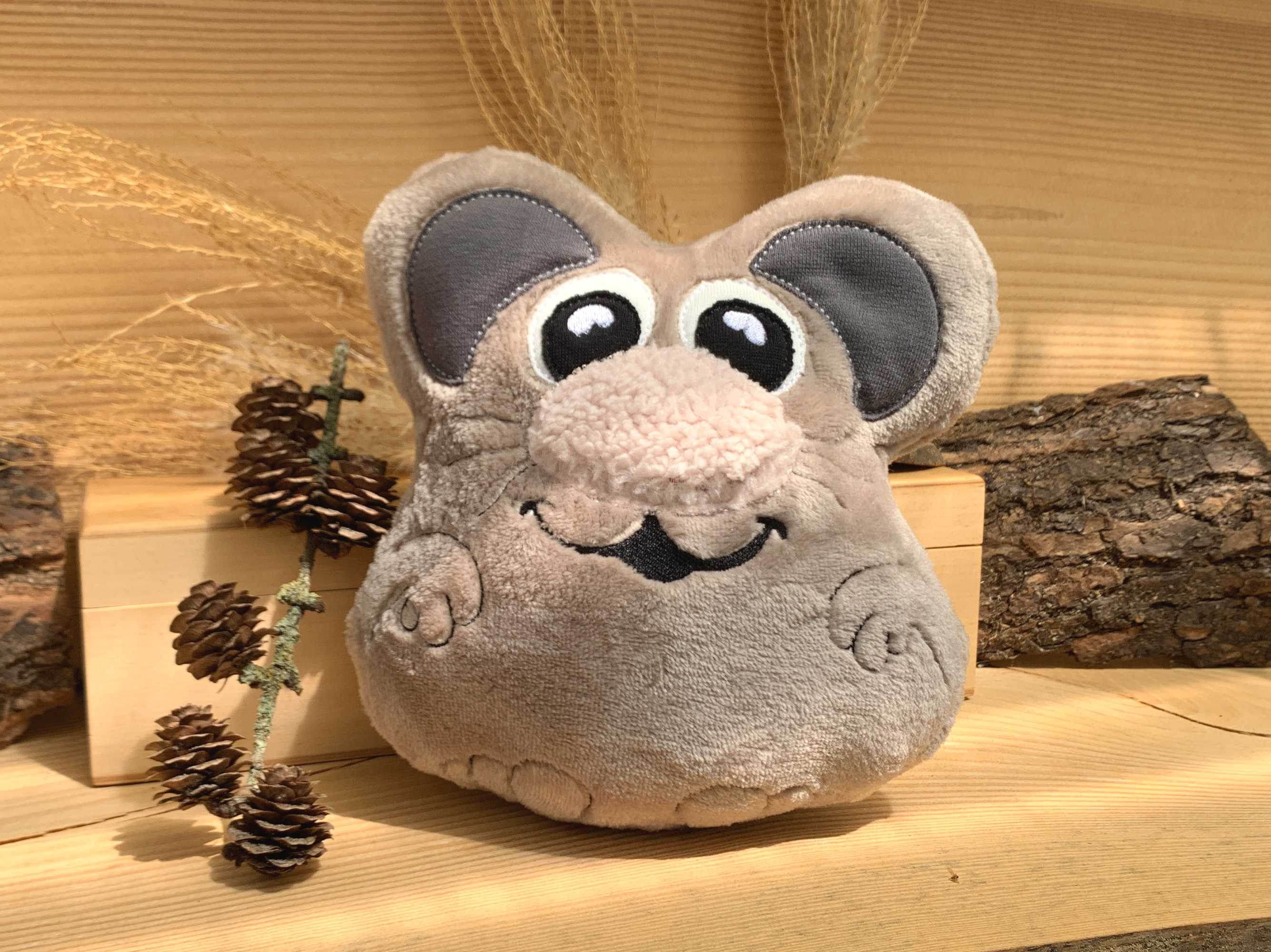 Stickdatei Maus 20x23, ITH Kuscheltier mit Applikationen - Sewando