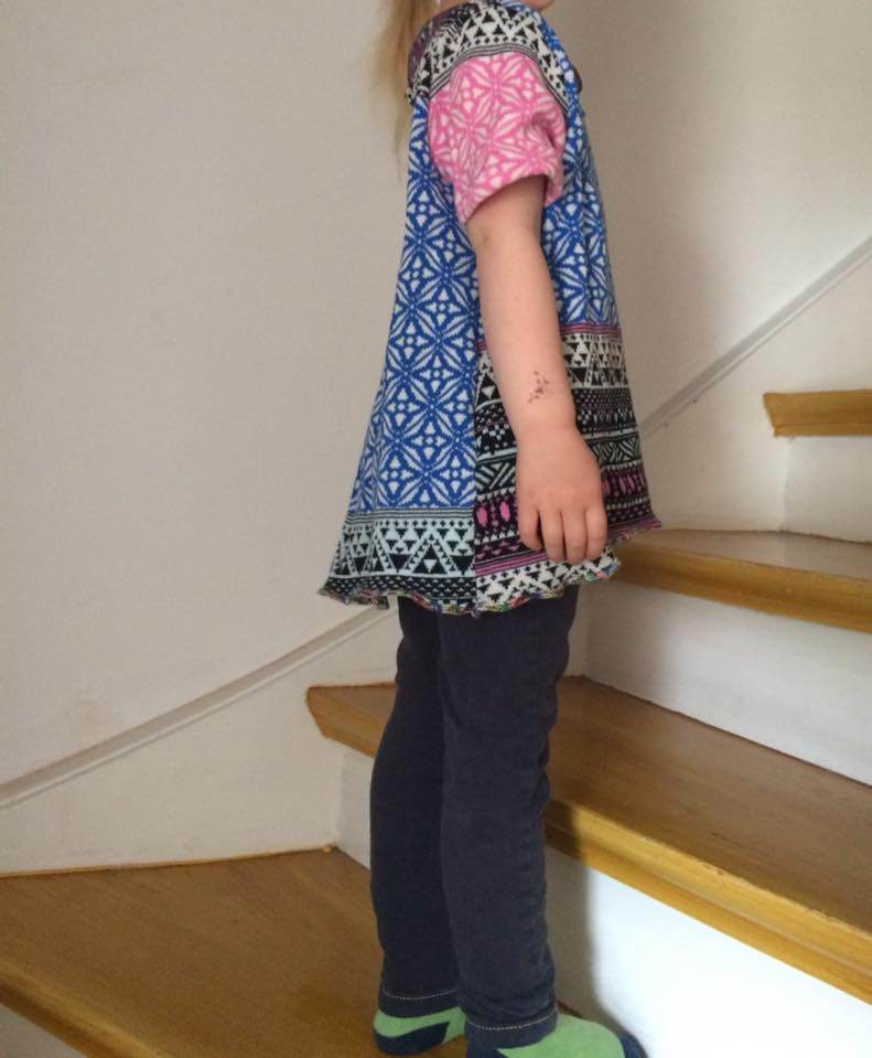 Schnittmuster timtom No.33 Shirt mit Vokuhila-Saum und optionalen Strick- oder Häkeldetails Gr.86-128 - Sewando