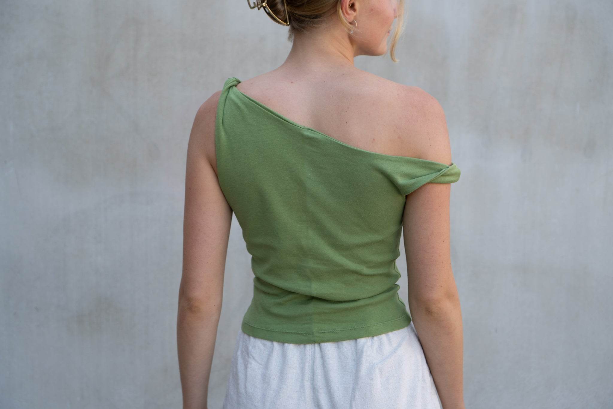 Schnittmuster Asymmetrisches One-Shoulder Top mit Drehung - JULE - Gr. 32 - 46 - Sewando