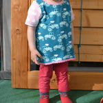 Schnittmuster timtom No.33 Shirt mit Vokuhila-Saum und optionalen Strick- oder Häkeldetails Gr.86-128 - Sewando