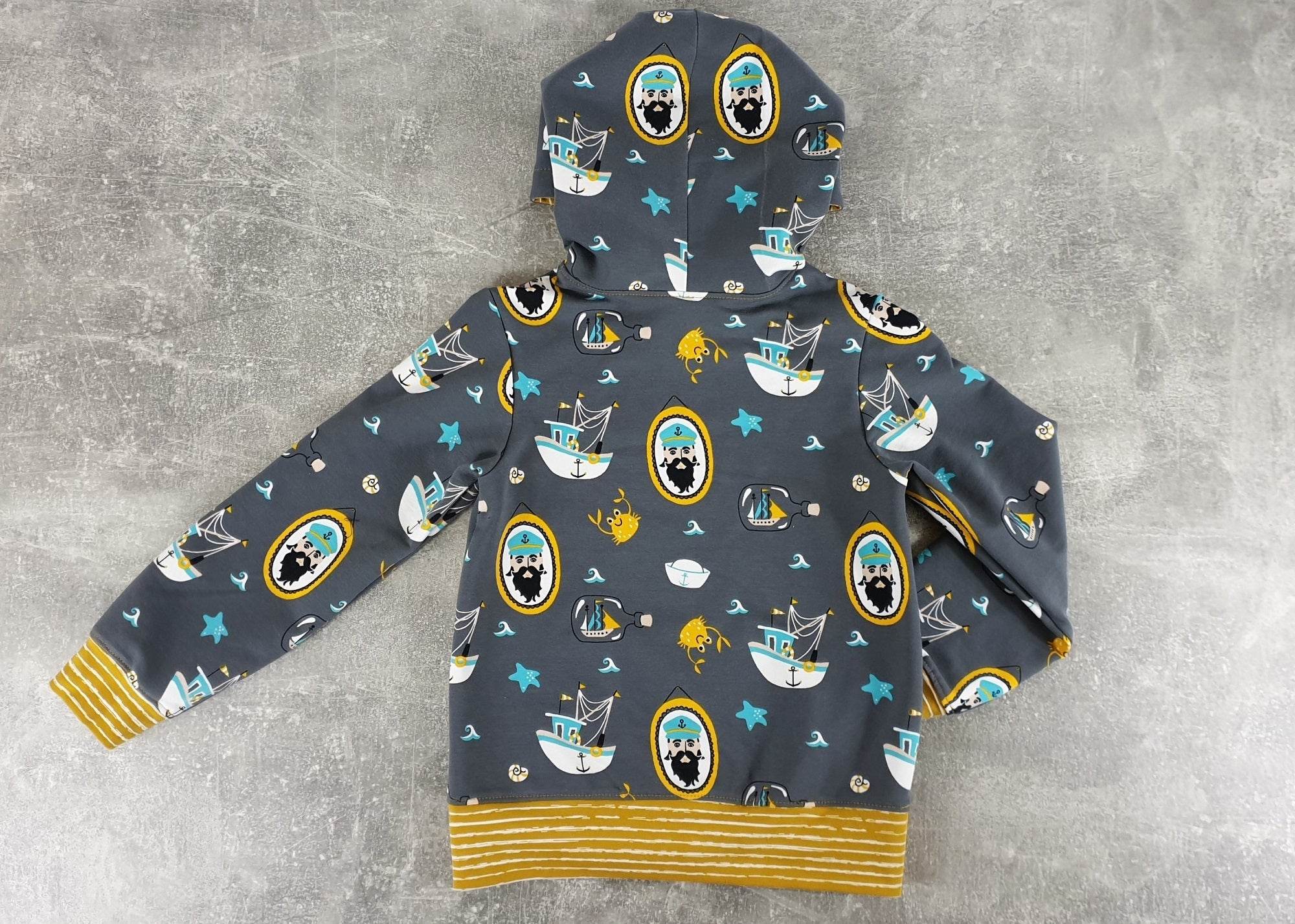 Schnittmuster Kim - Kinderhoodie mit Kapuze oder Wickelkragen Gr. 86-158 - Sewando