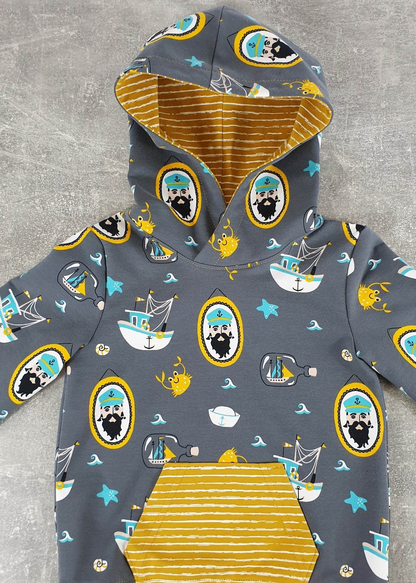 Schnittmuster Kim - Kinderhoodie mit Kapuze oder Wickelkragen Gr. 86-158 - Sewando