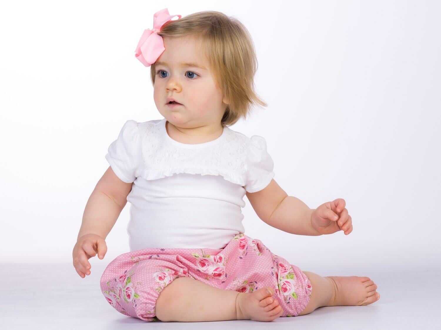 Druckbares Baby Bloomers Schnittmuster – Digitaler Download im PDF-Format – Nähprojekt mit Anleitung – Neugeborenen Mädchen Kleidung – Inklusive Anleitung & Mehrere Größen – Komplettes Foto-Tutorial – Perfektes DIY Baby Shower Geschenk – Handgemachtes Präsent