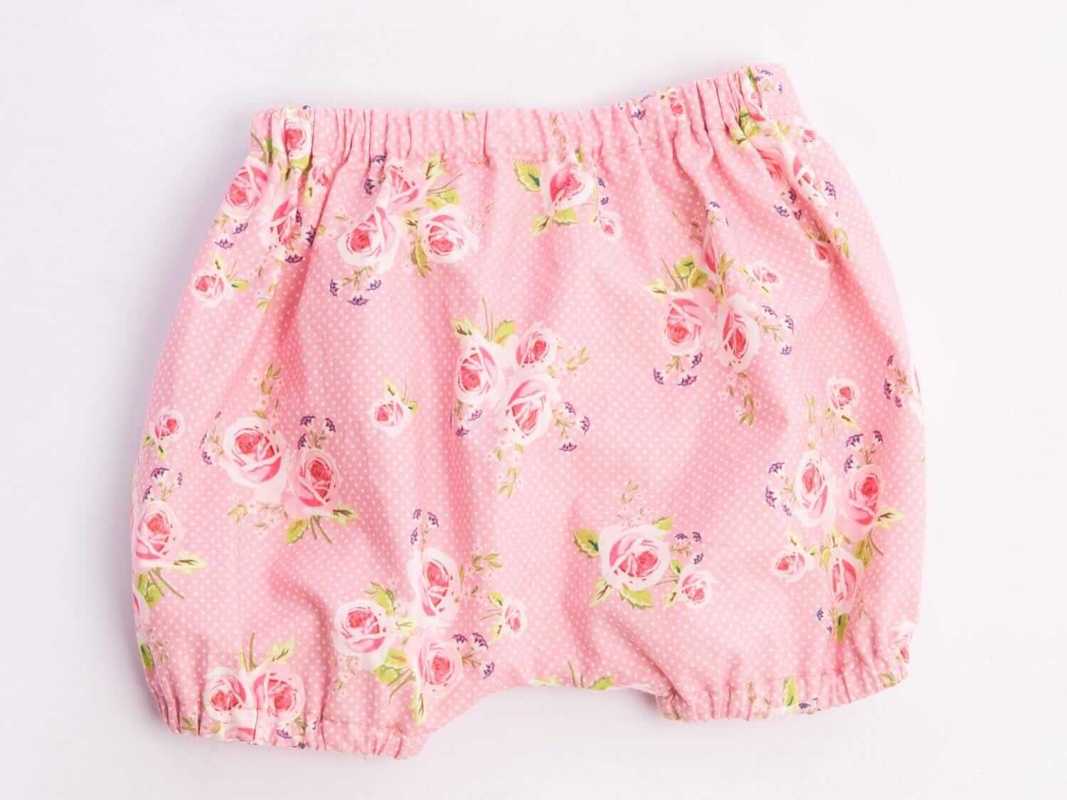 Druckbares Baby Bloomers Schnittmuster – Digitaler Download im PDF-Format – Nähprojekt mit Anleitung – Neugeborenen Mädchen Kleidung – Inklusive Anleitung & Mehrere Größen – Komplettes Foto-Tutorial – Perfektes DIY Baby Shower Geschenk – Handgemachtes Präsent