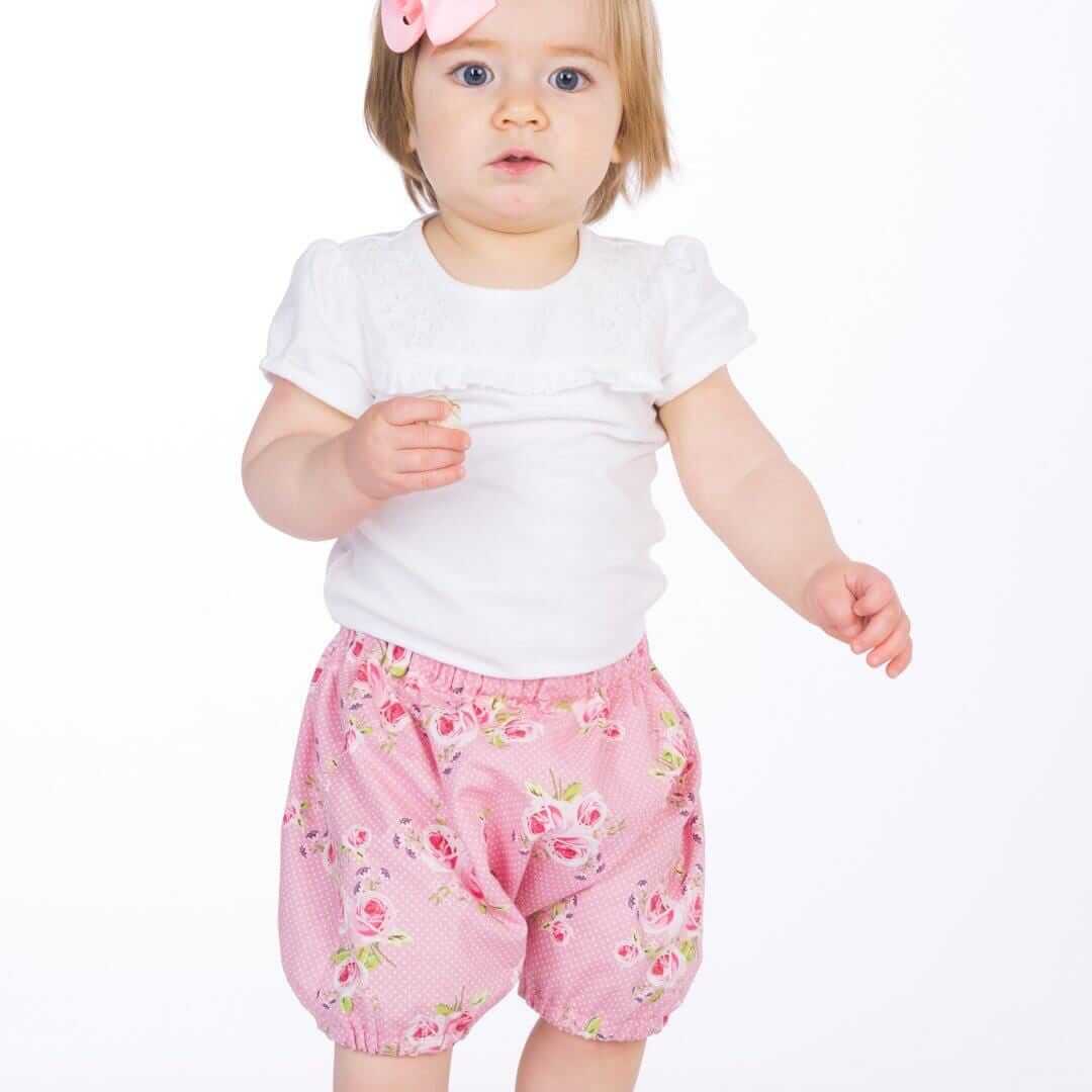 Druckbares Baby Bloomers Schnittmuster – Digitaler Download im PDF-Format – Nähprojekt mit Anleitung – Neugeborenen Mädchen Kleidung – Inklusive Anleitung & Mehrere Größen – Komplettes Foto-Tutorial – Perfektes DIY Baby Shower Geschenk – Handgemachtes Präsent