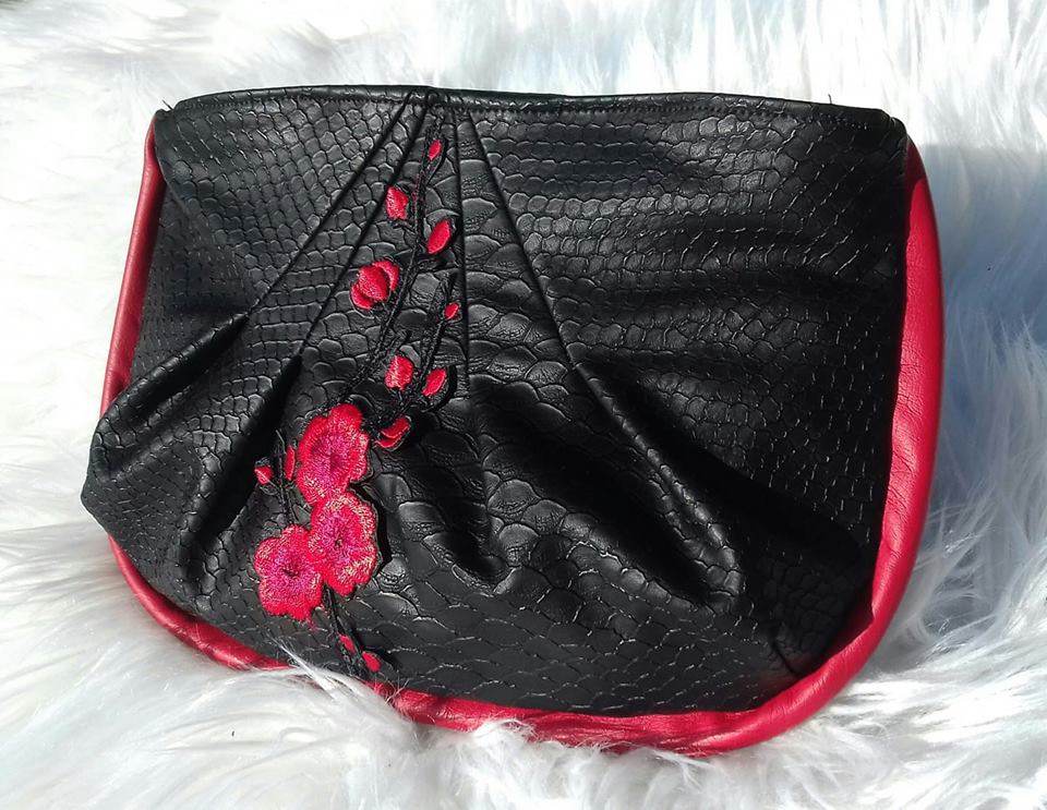 Schnittmuster Clutch Leni mit raffinierten Streifen - Sewando