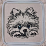 Stickdatei Pomeranian "Lou" - realistisch - FÜR HELLE STOFFE