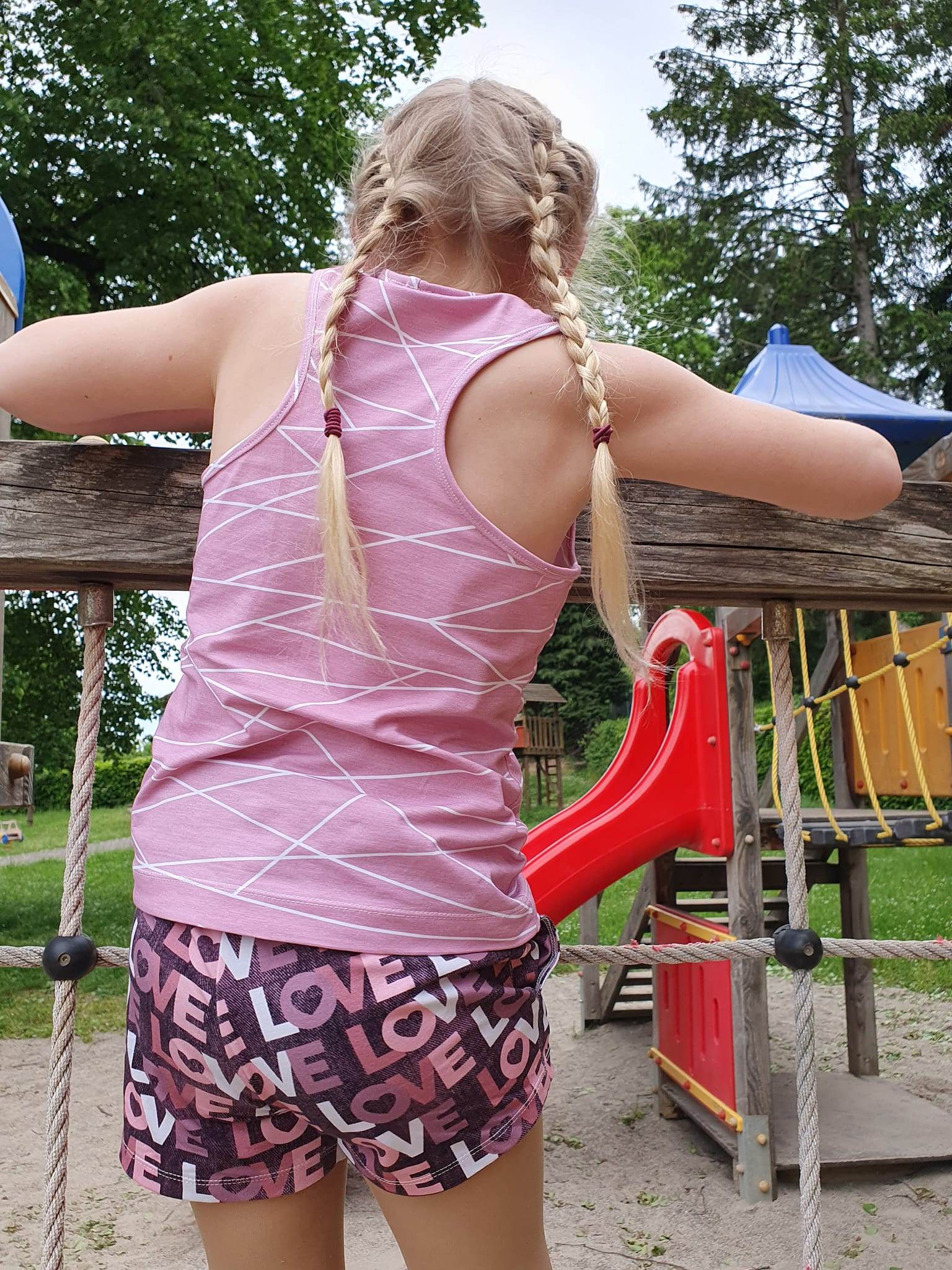 Schnittmuster Racerback Tanktop Lia für Mädchen Gr. 92-164 - Sewando