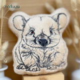 Stickdatei Wombat Wombi Stuffie Set mit 7 Größen ab 10x13