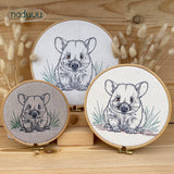 Stickdatei Wombat Set mit 7 Größen ab 10x13, Scribble Stickdesign