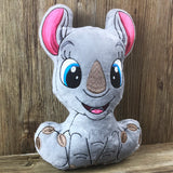 ITH Plüschtier „Nashorn Susi“ | Für 16x26 Rahmen | In-the-Hoop Plushie | Stickdatei | Embroidery Design | alle Formate | Sofort-Download
