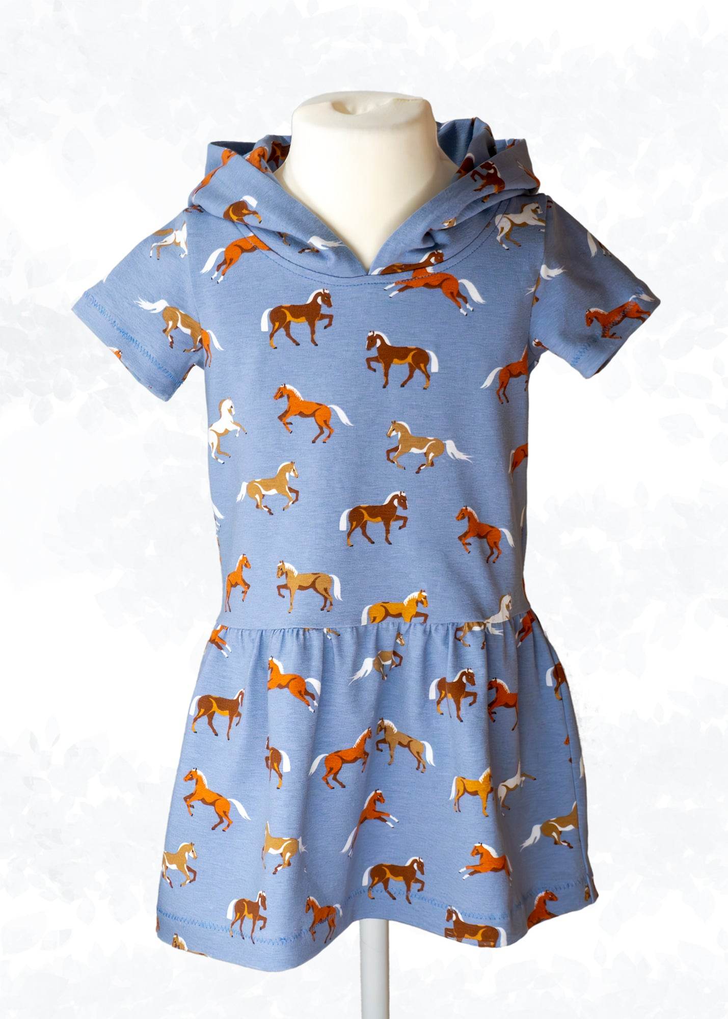 Schnittmuster Olivia – Sweatkleid oder Longshirt mit Kapuze Gr. 86-158 - Sewando