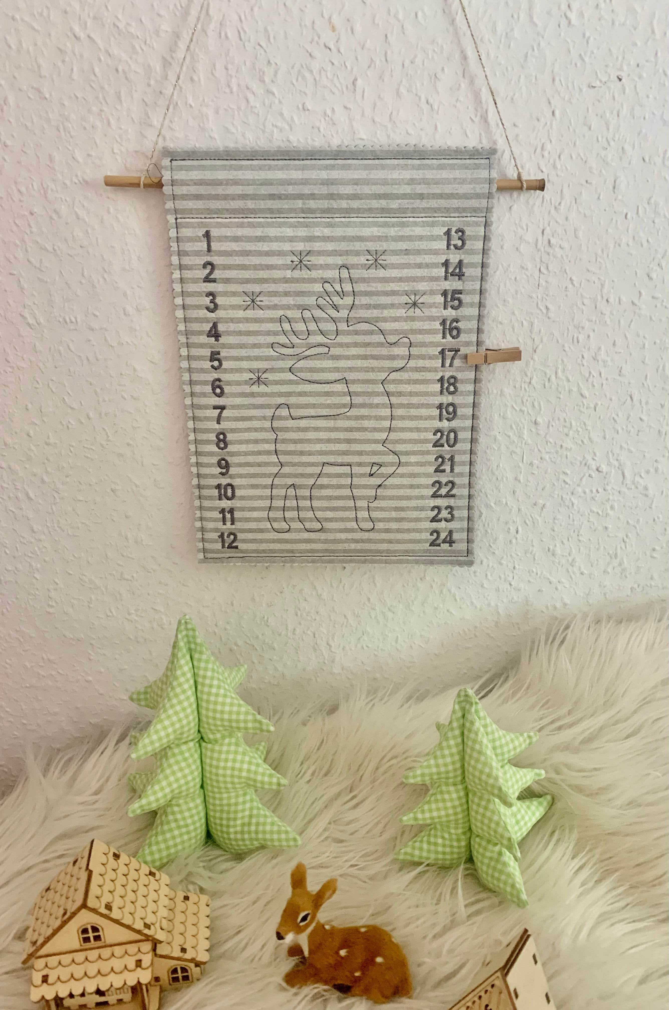 Stickdatei Rentier Adventskalender Geschenkanhänger Mug Rug Set 886a Weihnachten - Sewando