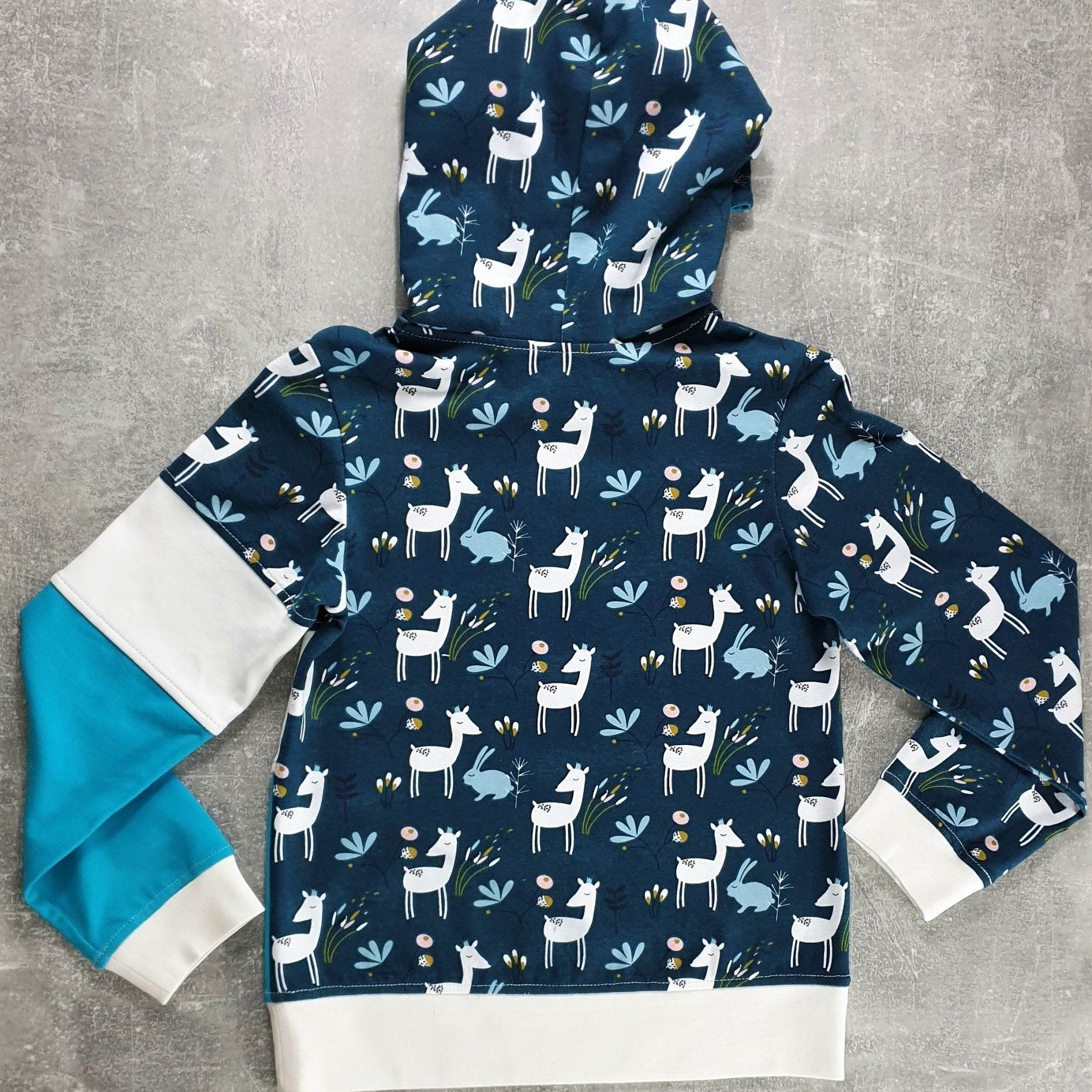 Schnittmuster Pia – Kinderhoodie mit Teilungsnähten Gr. 86-158 - Sewando