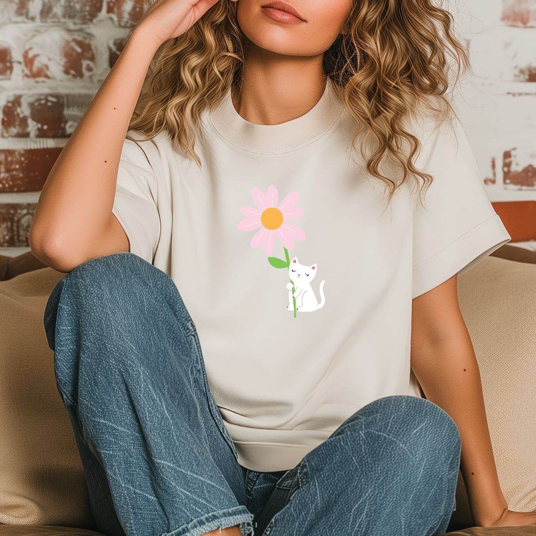 Plotterdatei Katze mit Blume – verspieltes Katzendesign für Shirts, Deko & DIY-Geschenke - Sewando