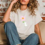 Plotterdatei Katze mit Blume – verspieltes Katzendesign für Shirts, Deko & DIY-Geschenke - Sewando