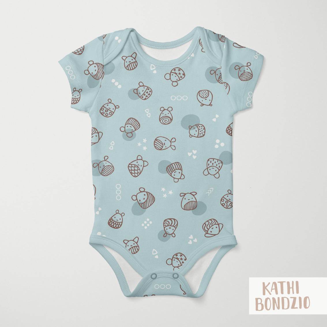 Stoffdesign: Knuddelbande – nahtloses Allover-Muster in braun, weiß, blau auf blauem Hintergrund - Sewando