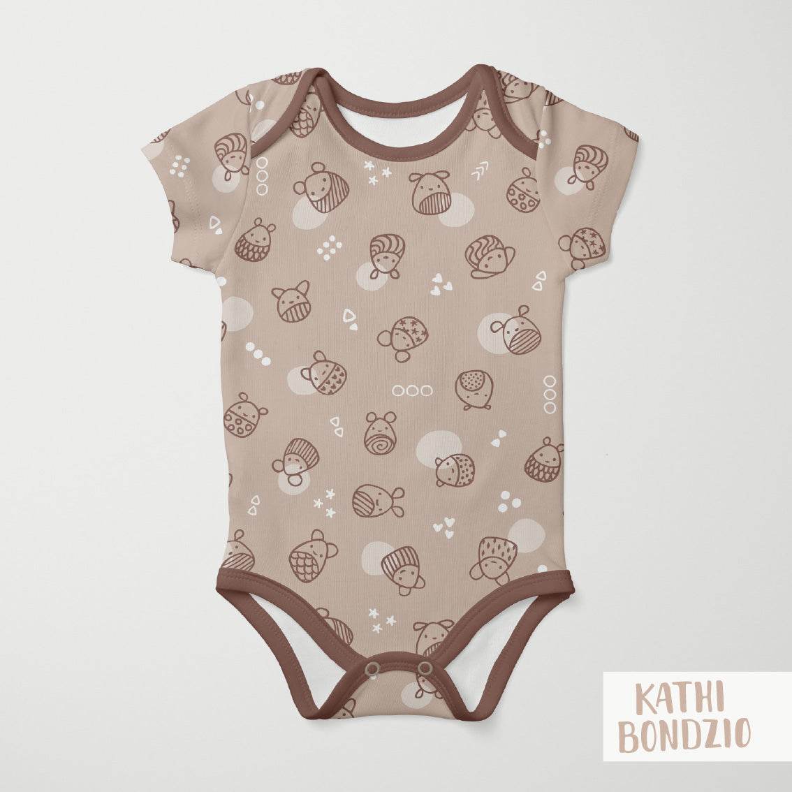 Stoffdesign: Knuddelbande – nahtloses Allover-Muster in braun, beige auf hellbraunem Hintergrund - Sewando