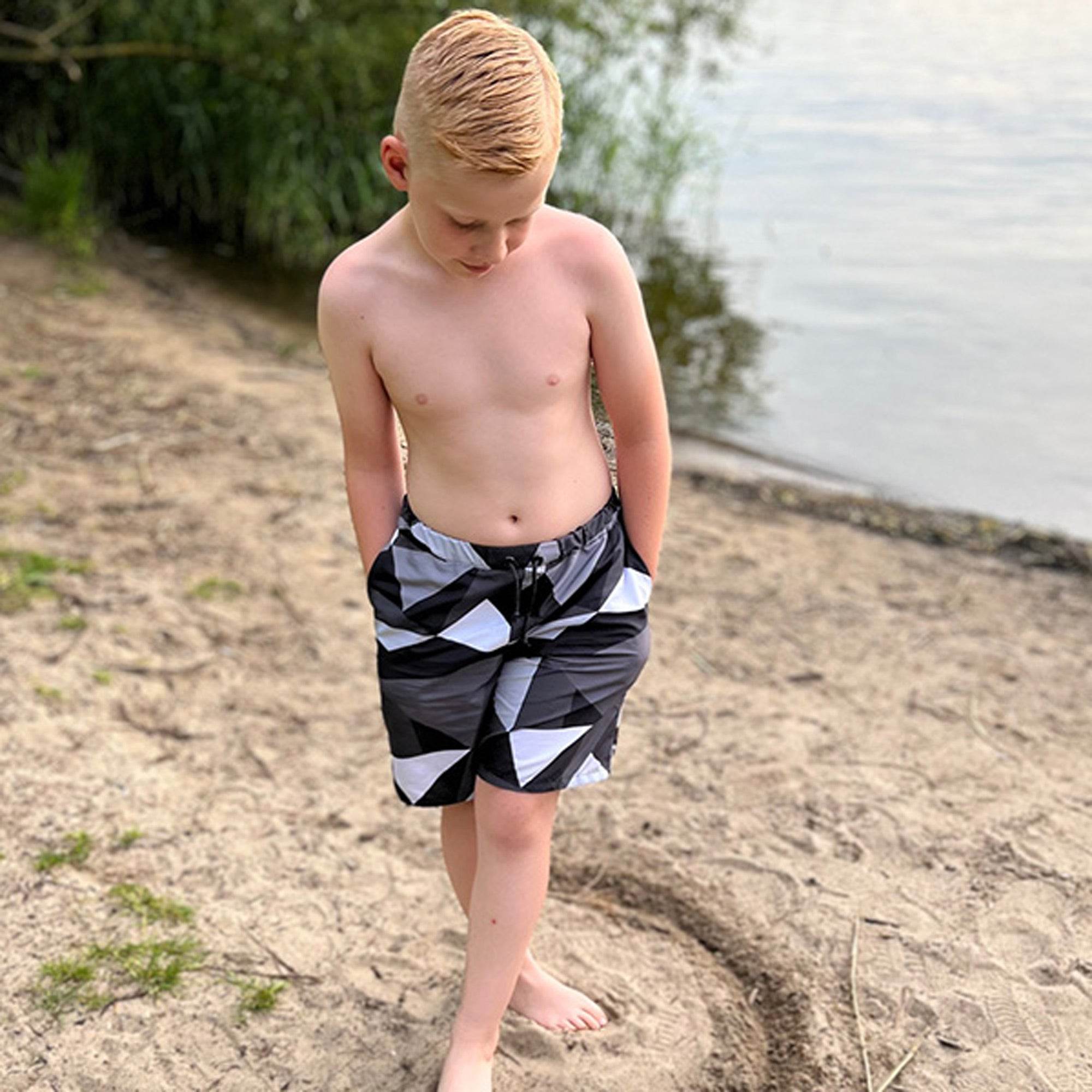 Schnittmuster LEANDRO-Kids Shorts oder Bademode für die Kleinen Gr. 140-164 - Sewando