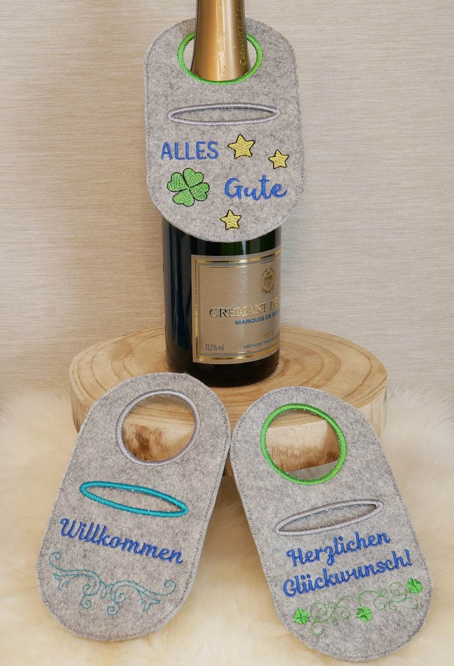 Stickdatei Set Flaschenanhänger Flaschenschürzen Wunscherfüller für Geldgeschenke & Gutscheinhüllen - Sewando