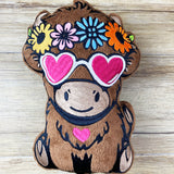 ITH Plüschtier „Rind Maja“ | Für 16x26 Rahmen | In-the-Hoop Plushie | Stickdatei | Embroidery Design | alle Formate | Sofort-Download