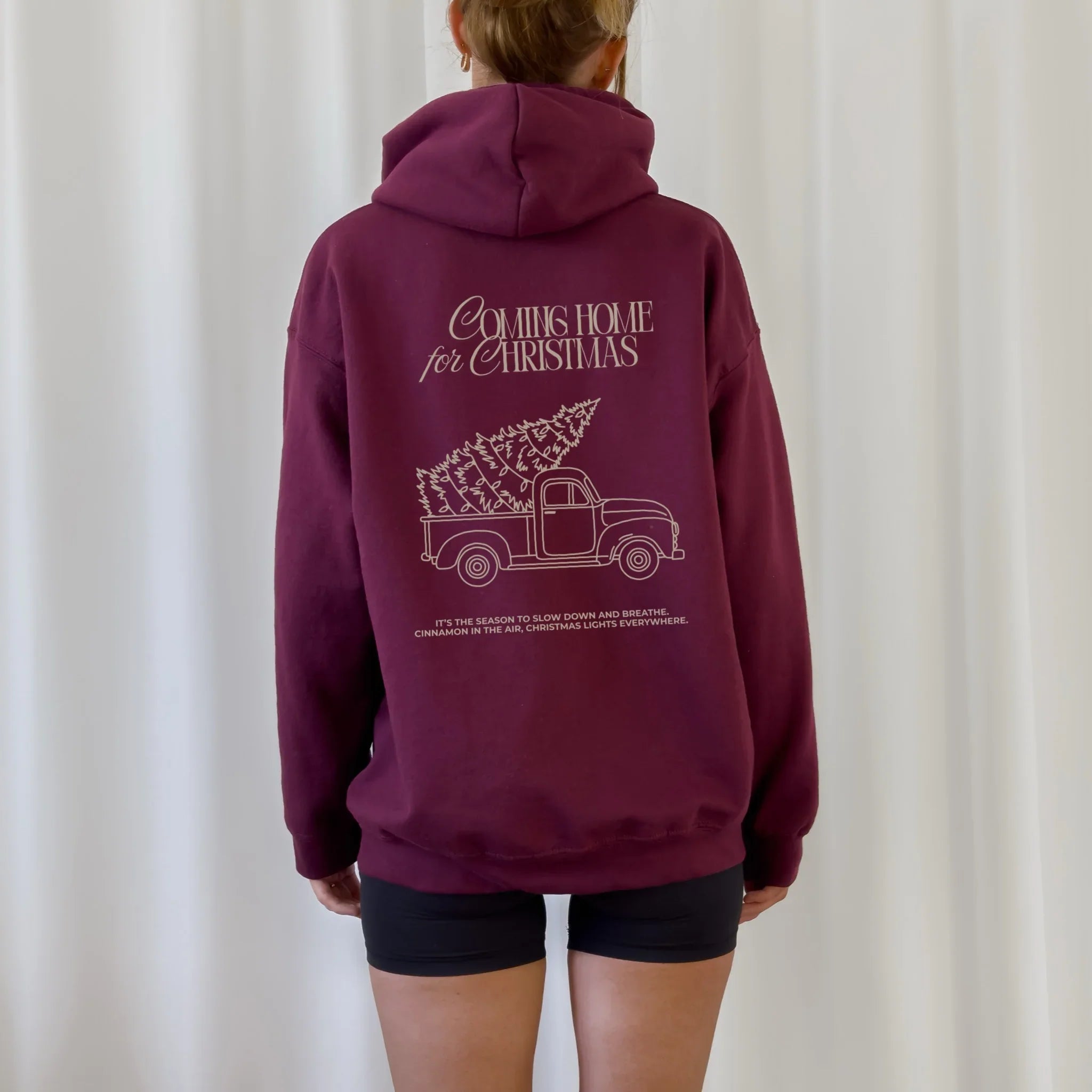 Zweiteiliges Weihnachts-Plotterdatei-Set mit In my cozy Christmas Era & Coming Home for Christmas – Line Art Designs für Sweater, Hoodies & festliche DIY-Projekte.