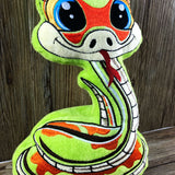 ITH Plüschtier „Schlange Sissi“ | Für 16x26 Rahmen | In-the-Hoop Plushie | Stickdatei | Embroidery Design | alle Formate | Sofort-Download
