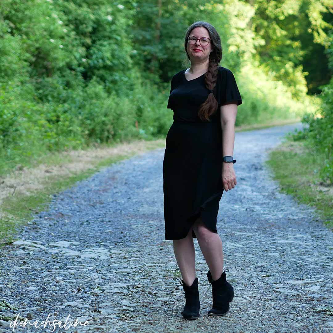 Schnittmuster Raglanshirt/-kleid „Ein zarter Flügelschlag“ Damen Gr. 32 - 58 : - Sewando