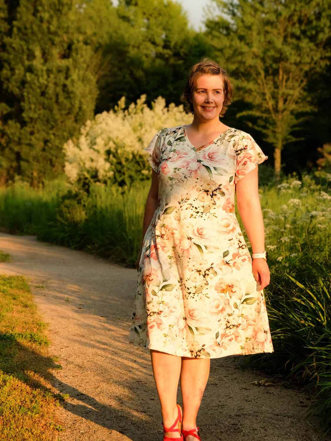 Schnittmuster Raglanshirt/-kleid „Ein zarter Flügelschlag“ Damen Gr. 32 - 58 : - Sewando