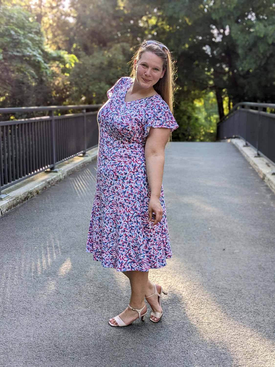 Schnittmuster Raglanshirt/-kleid „Ein zarter Flügelschlag“ Damen Gr. 32 - 58 : - Sewando