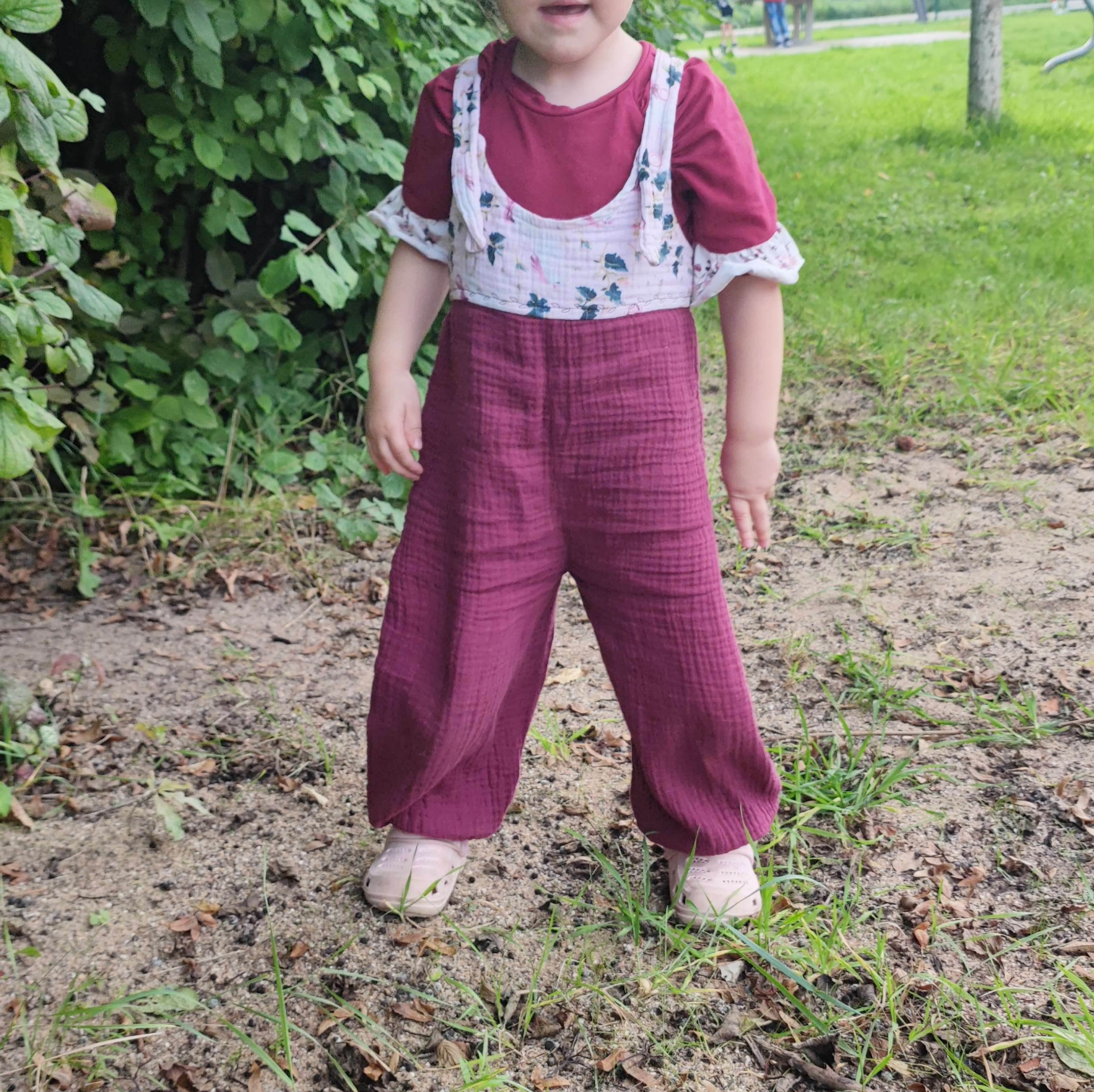 Schnittmuster Kinderlatzhose Sveja Gr. 74-104 - Sewando