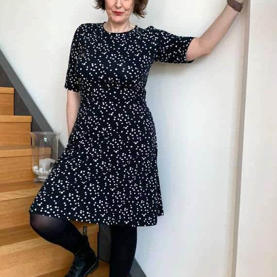 Schnittmuster Kleid mit ausgestelltem Rockteil PETROLINA (32-56) : - Sewando