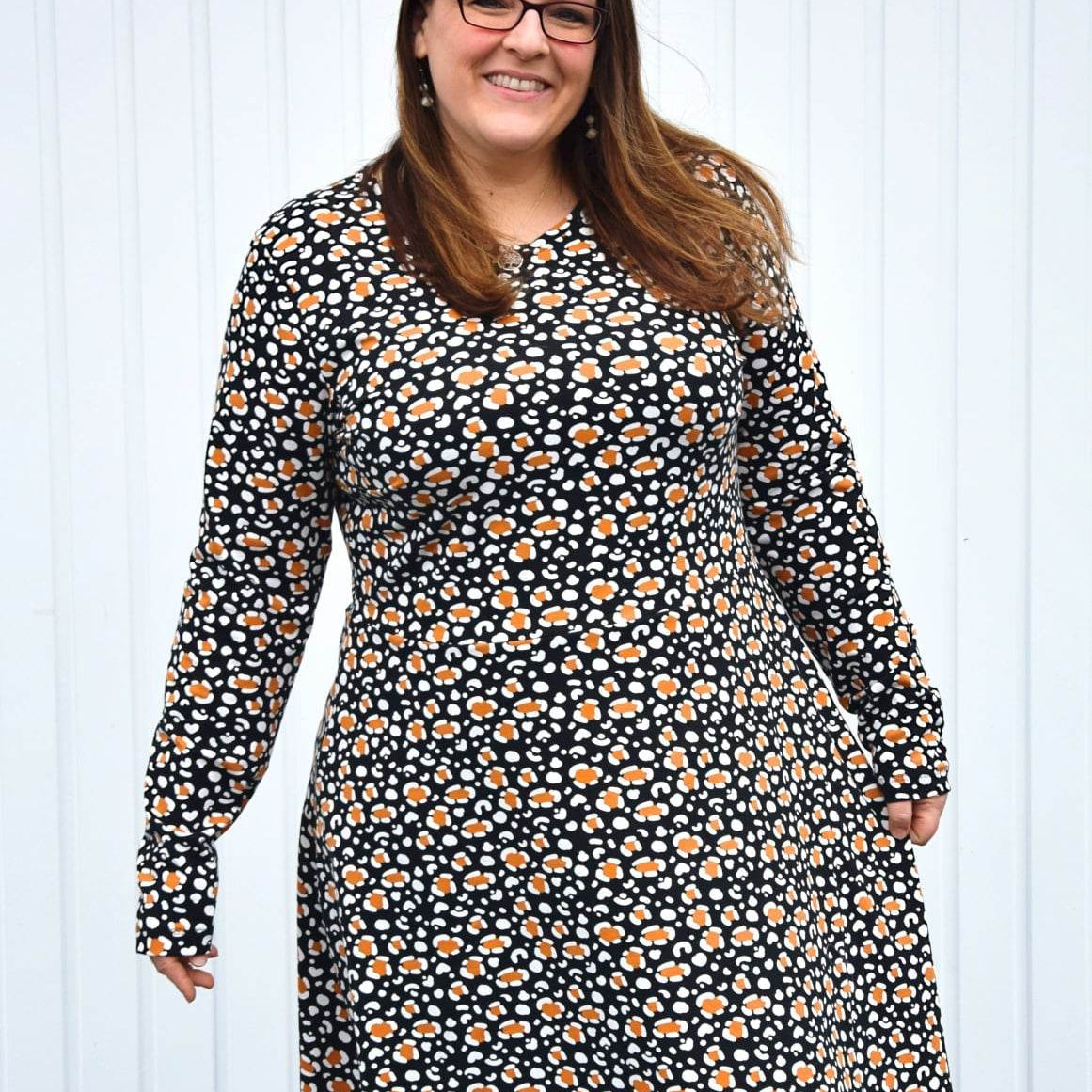 Schnittmuster Kleid mit ausgestelltem Rockteil PETROLINA (32-56) : - Sewando