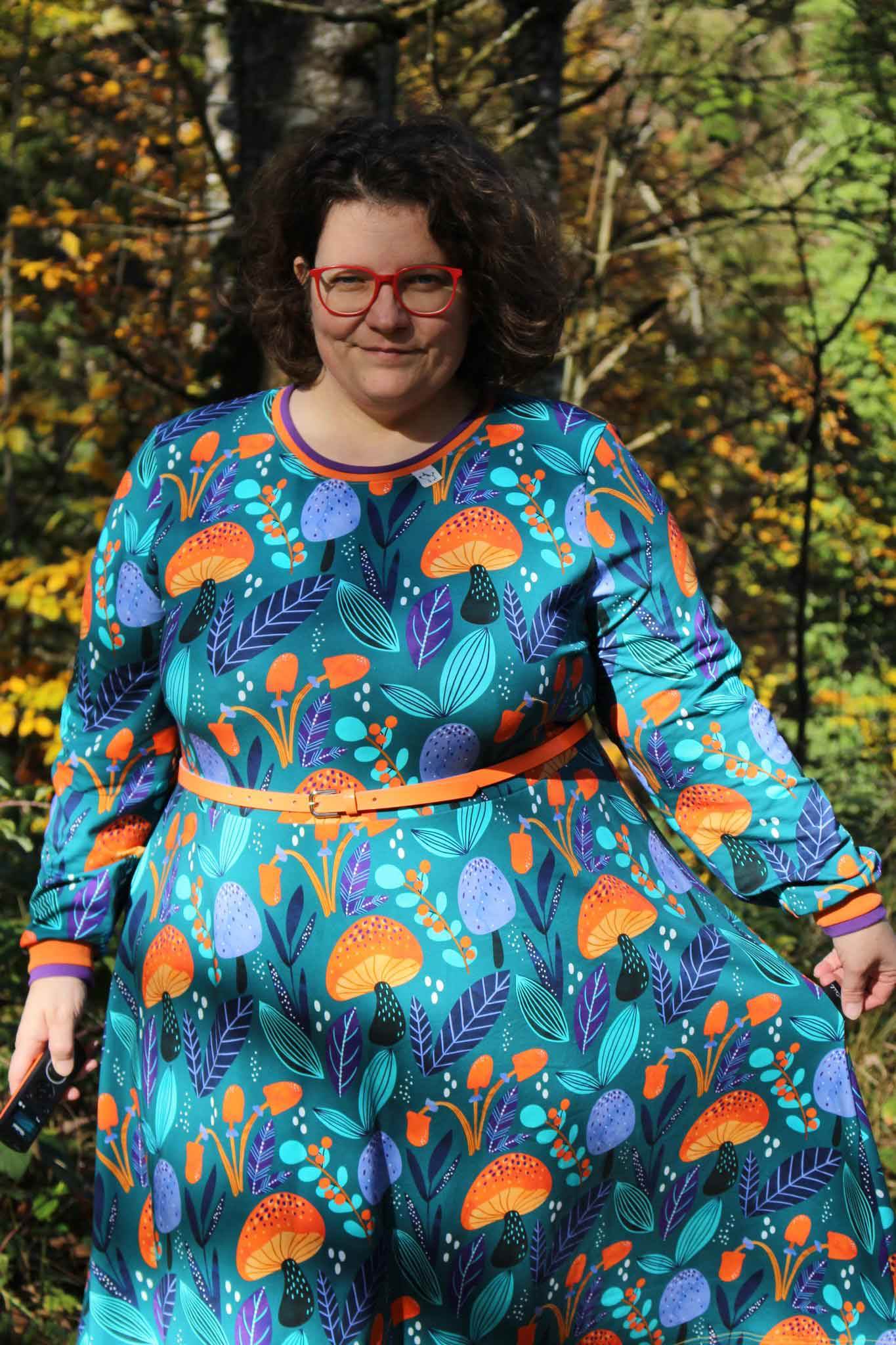 Schnittmuster Kleid mit ausgestelltem Rockteil PETROLINA (32-56) : - Sewando
