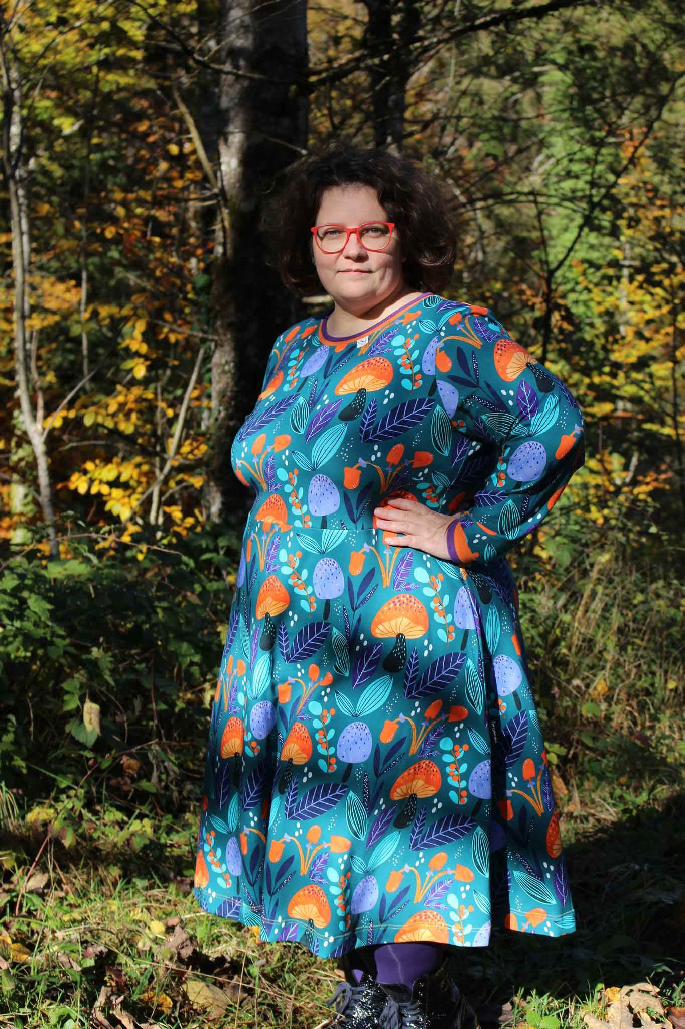 Schnittmuster Kleid mit ausgestelltem Rockteil PETROLINA (32-56) : - Sewando