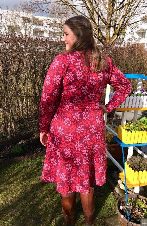 Schnittmuster Kleid mit ausgestelltem Rockteil PETROLINA (32-56) : - Sewando