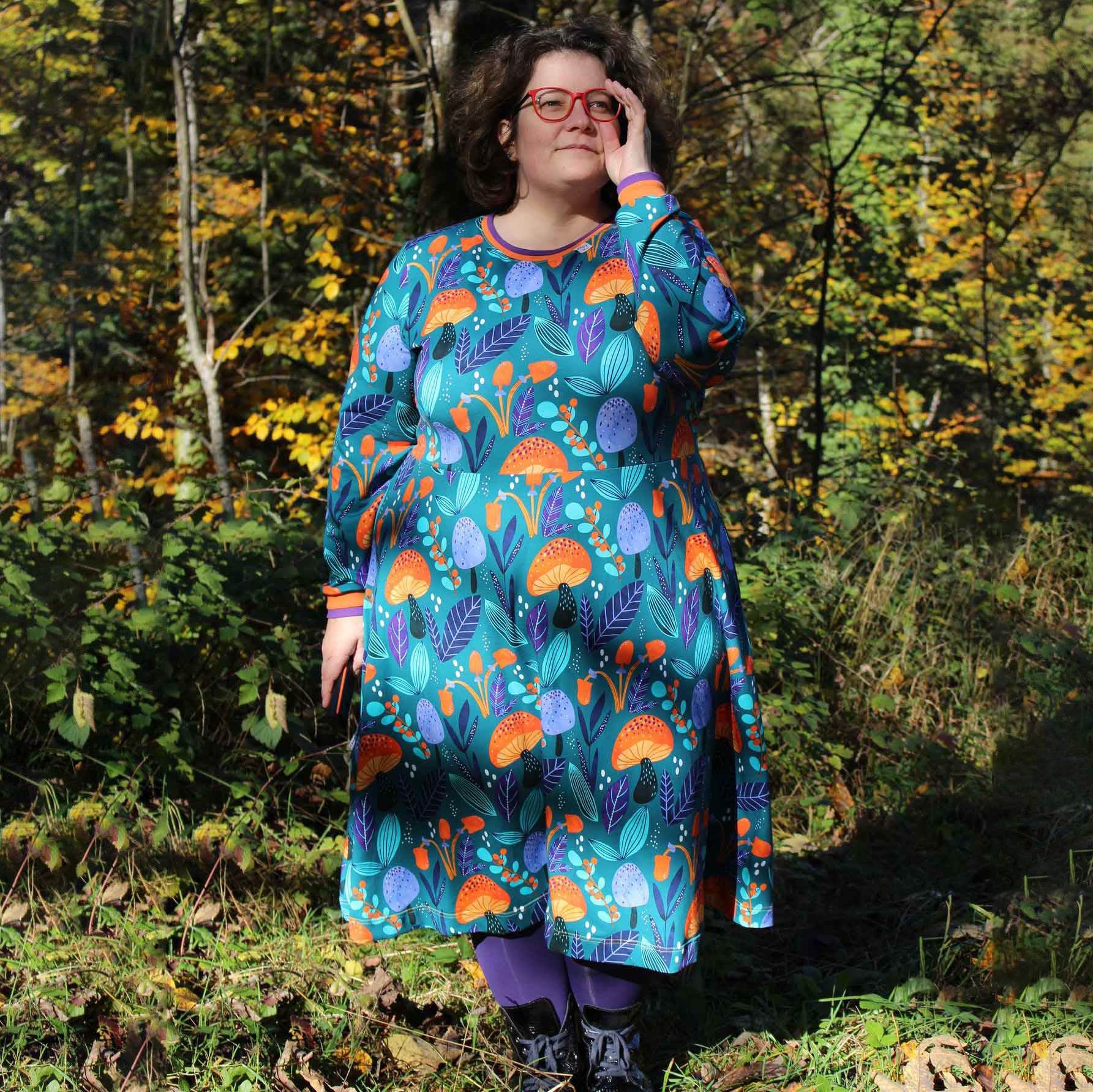 Schnittmuster Kleid mit ausgestelltem Rockteil PETROLINA (32-56) : - Sewando