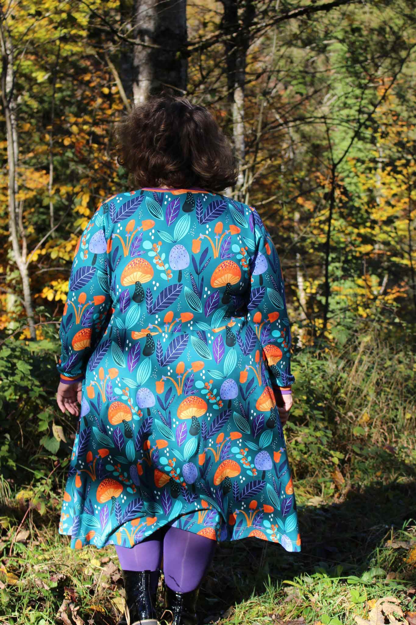 Schnittmuster Kleid mit ausgestelltem Rockteil PETROLINA (32-56) : - Sewando